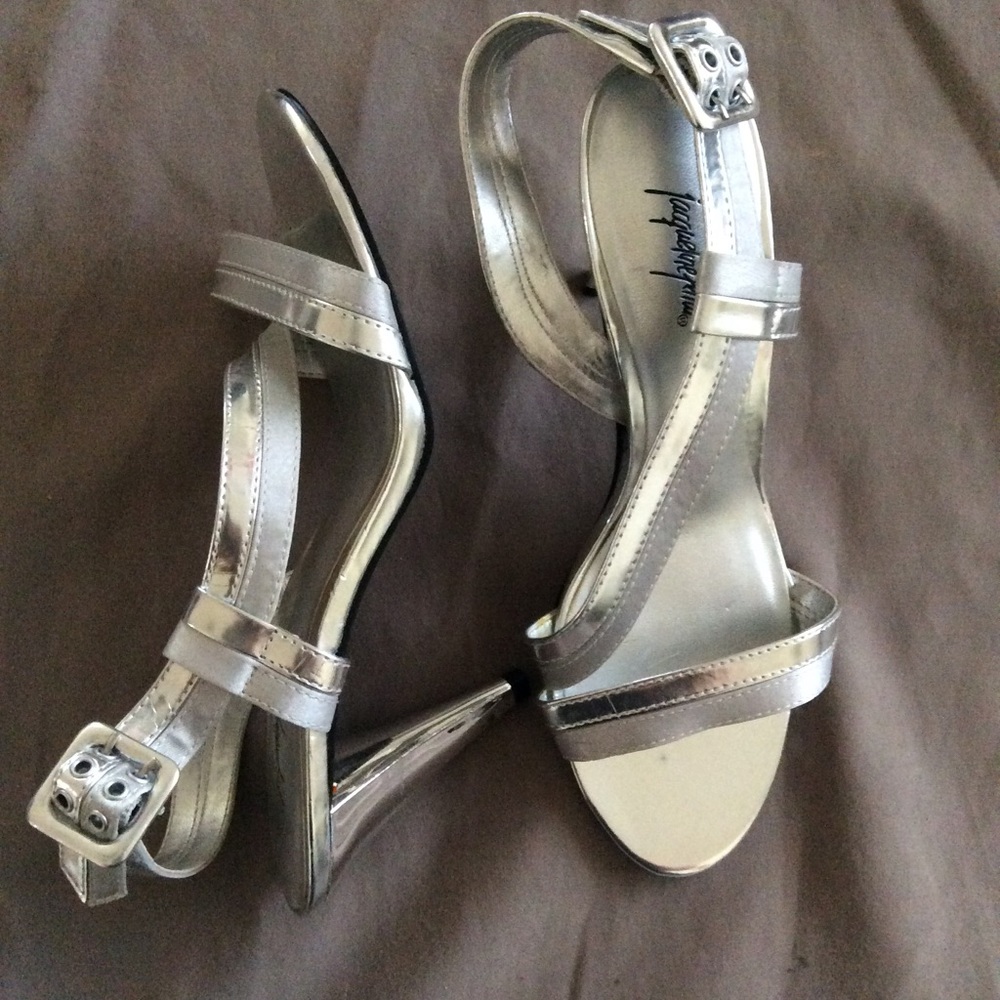 Size 6 Jacqueline Ferrar Silver Heel Sandals